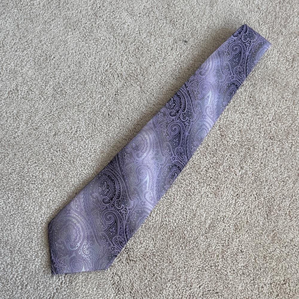 Elegant Purple Paisley Tie